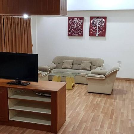 Jolly Guesthouse & Restaurant 파타야 외부 사진