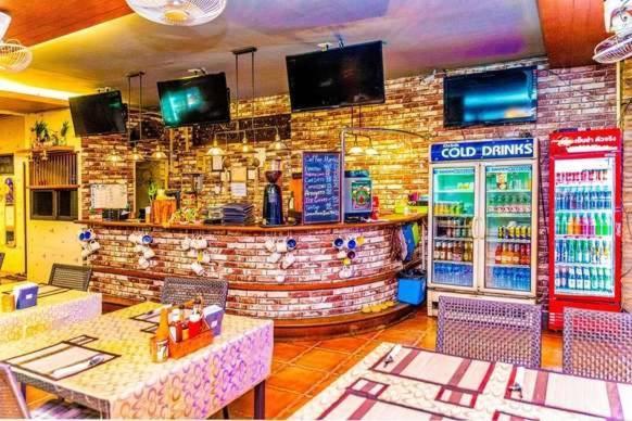 Jolly Guesthouse & Restaurant 파타야 외부 사진