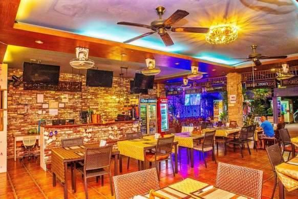 Jolly Guesthouse & Restaurant 파타야 외부 사진