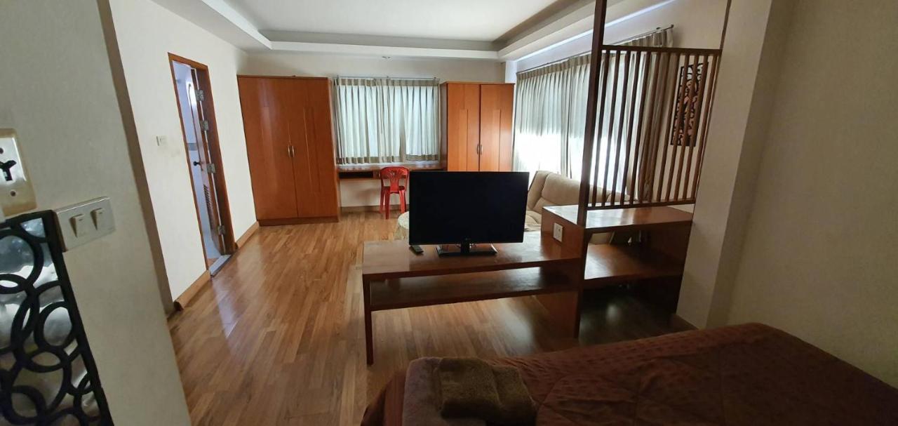Jolly Guesthouse & Restaurant 파타야 외부 사진