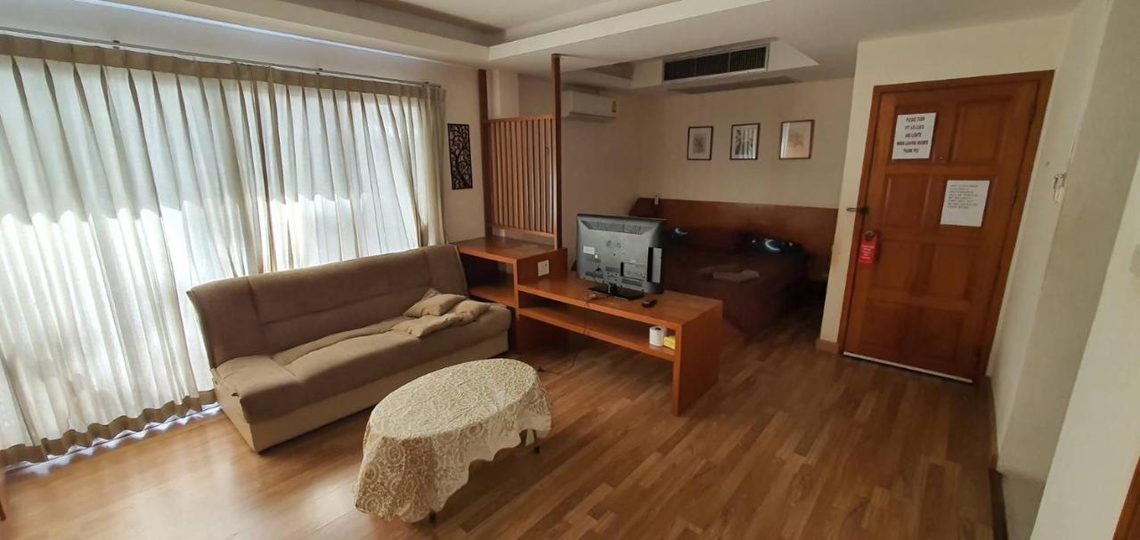Jolly Guesthouse & Restaurant 파타야 외부 사진